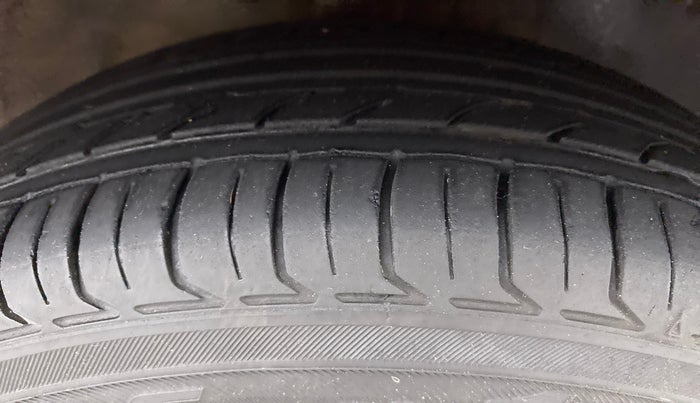 2017 Hyundai Eon ERA PLUS, Petrol, Manual, 72,958 km, Right Front Tyre Tread