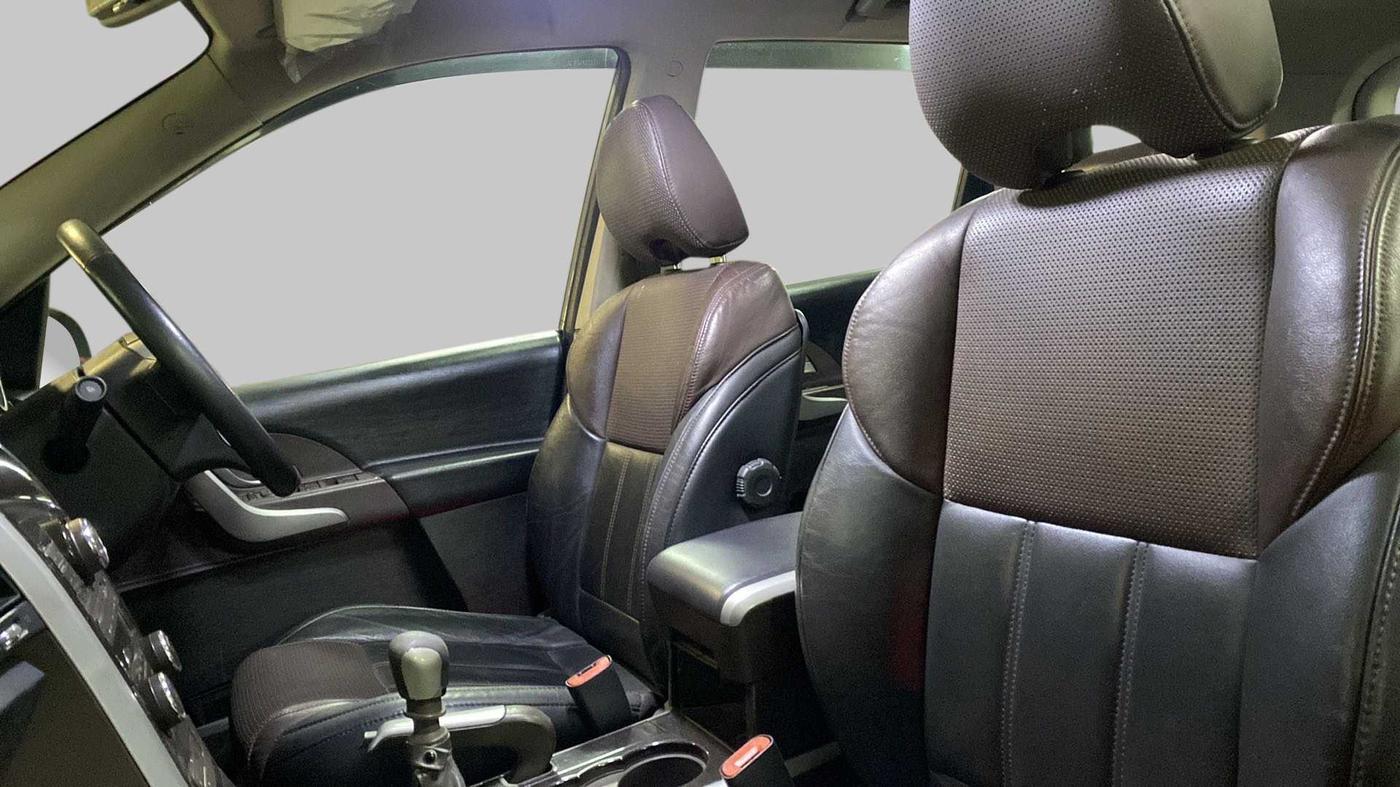 2015 Mahindra XUV500 W8 FWD, Diesel, Manual, 41,443 km, Right Side Front Door Cabin