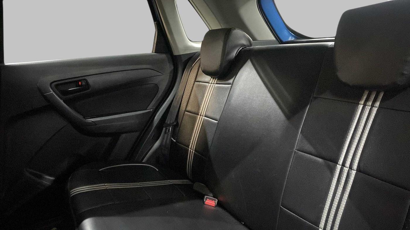2016 Maruti Vitara Brezza VDI, Diesel, Manual, 66,671 km, Right Side Rear Door Cabin