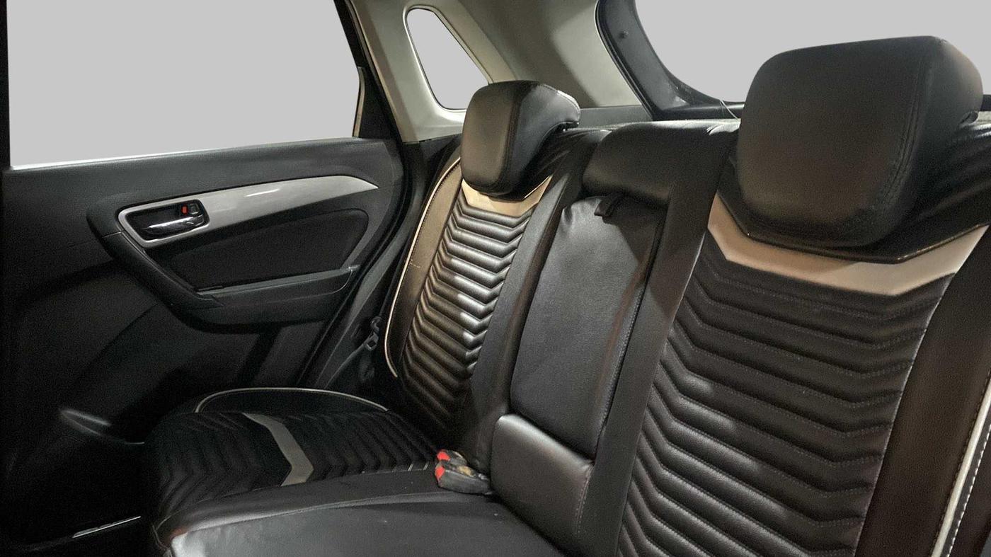 2016 Maruti Vitara Brezza ZDI, Diesel, Manual, 48,956 km, Right Side Rear Door Cabin