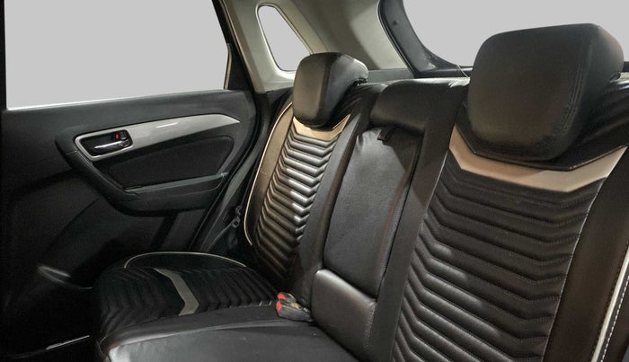 2016 Maruti Vitara Brezza ZDI, Diesel, Manual, 48,956 km, Right Side Rear Door Cabin