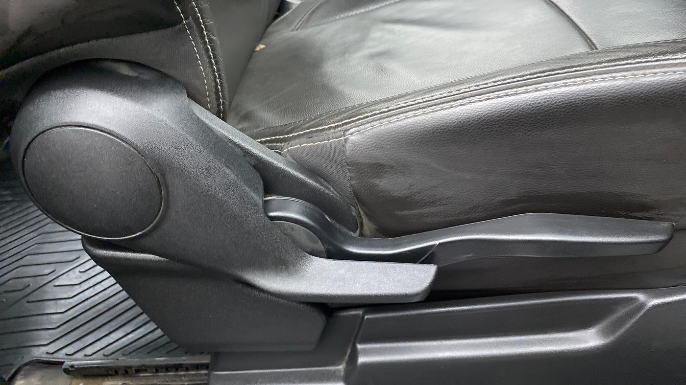2019 Maruti XL6 ALPHA AT SHVS, Petrol, Automatic, 20,429 km, Driver Side Adjustment Panel