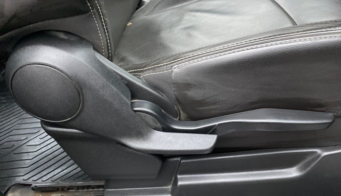 2019 Maruti XL6 ALPHA AT SHVS, Petrol, Automatic, 20,429 km, Driver Side Adjustment Panel