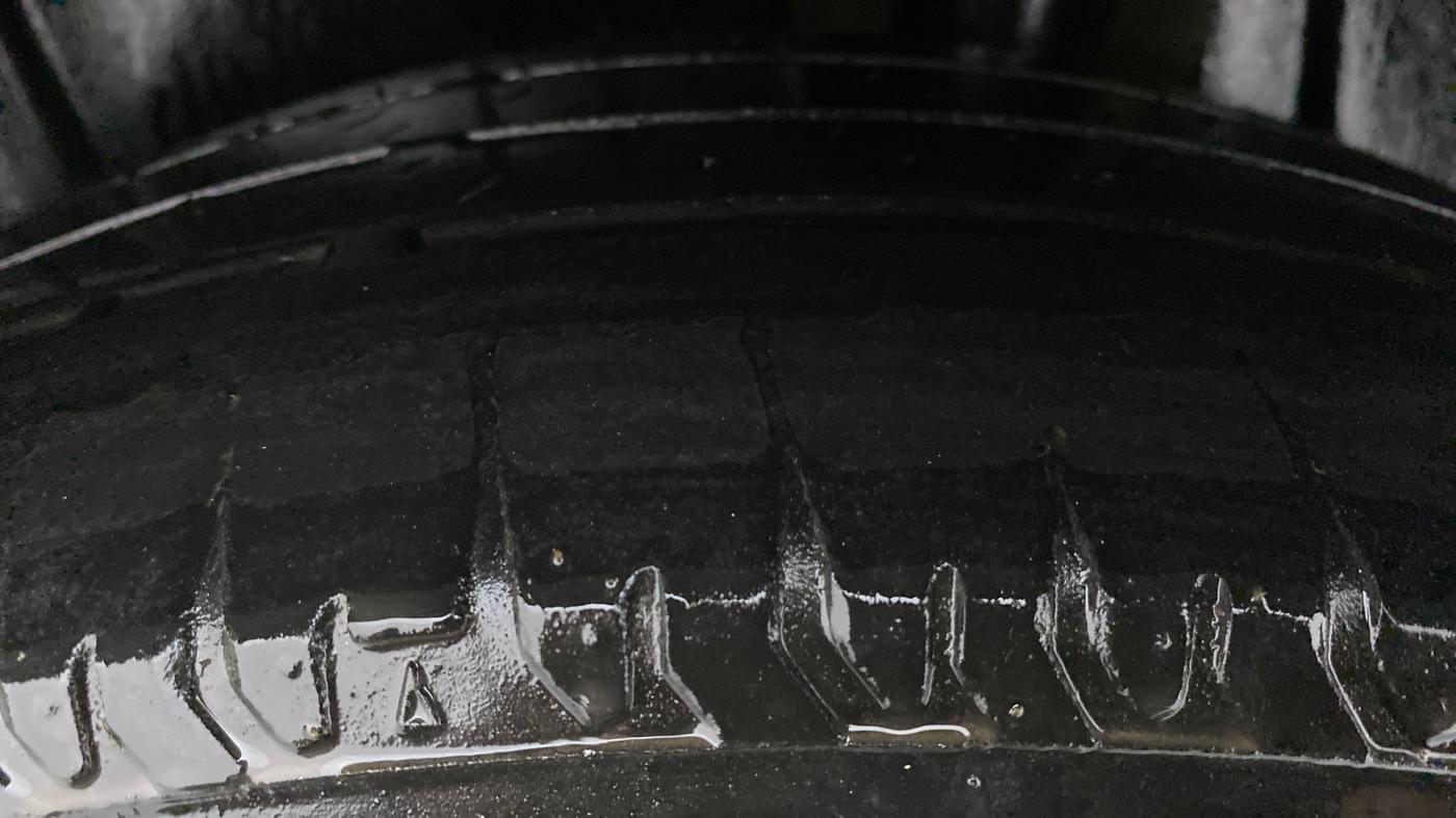 2019 Maruti XL6 ALPHA AT SHVS, Petrol, Automatic, 20,429 km, Left Rear Tyre Tread