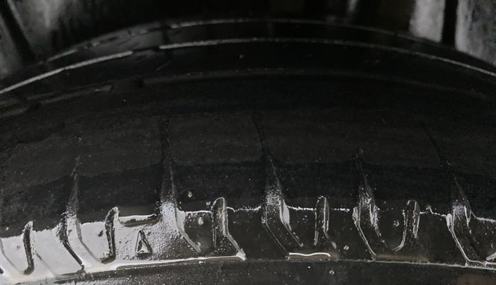 2019 Maruti XL6 ALPHA AT SHVS, Petrol, Automatic, 20,429 km, Left Rear Tyre Tread