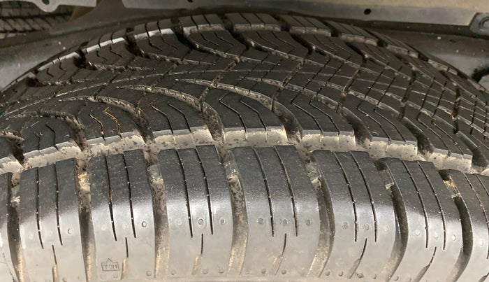 2014 Mahindra Scorpio S10, Diesel, Manual, 42,284 km, Right Rear Tyre Tread