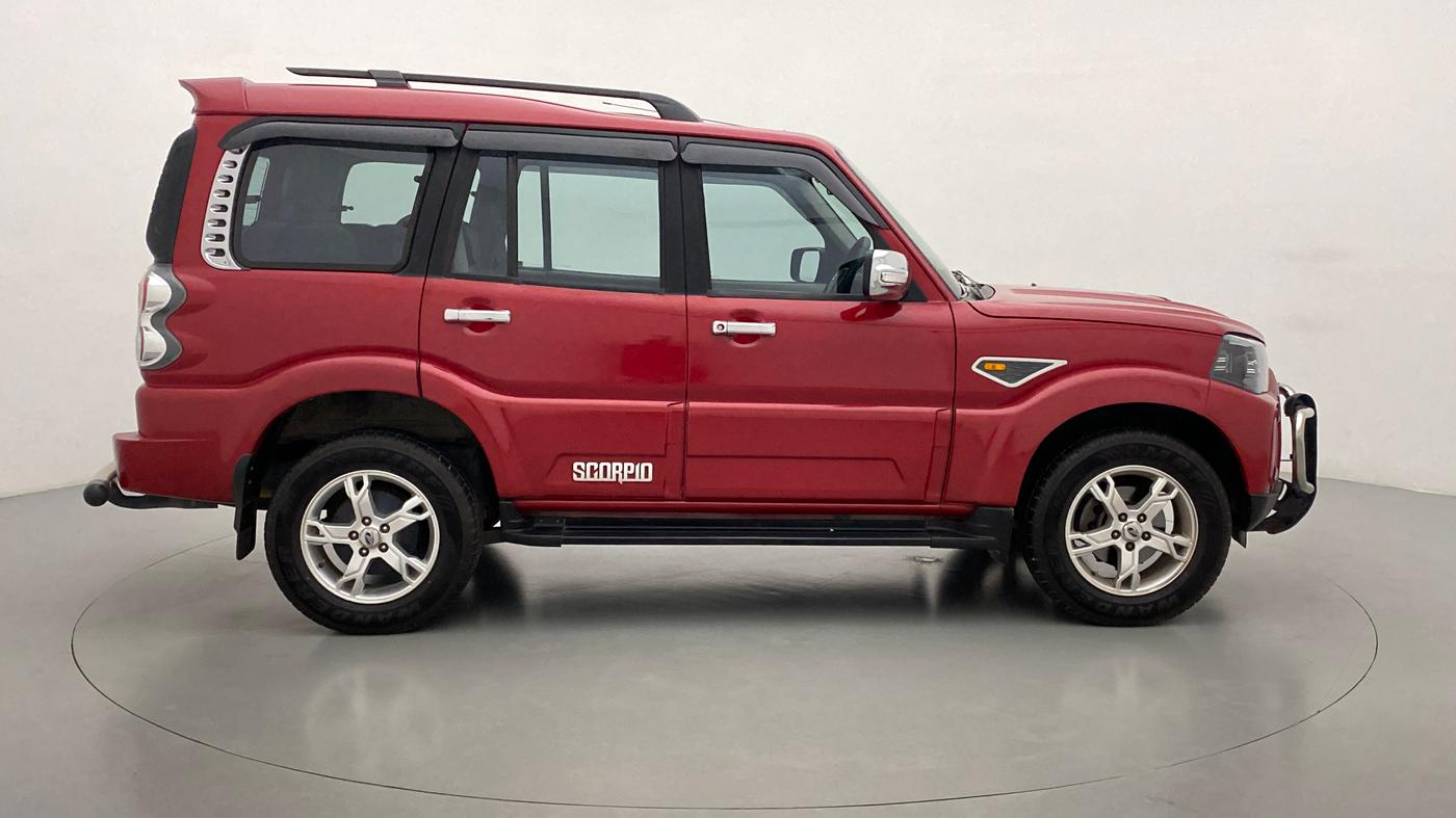 2014 Mahindra Scorpio S10, Diesel, Manual, 42,284 km, Right Side View