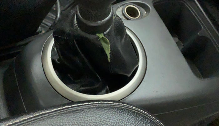 2011 Maruti Swift Dzire VXI, Petrol, Manual, 71,515 km, Gear lever - Boot cover slightly torn