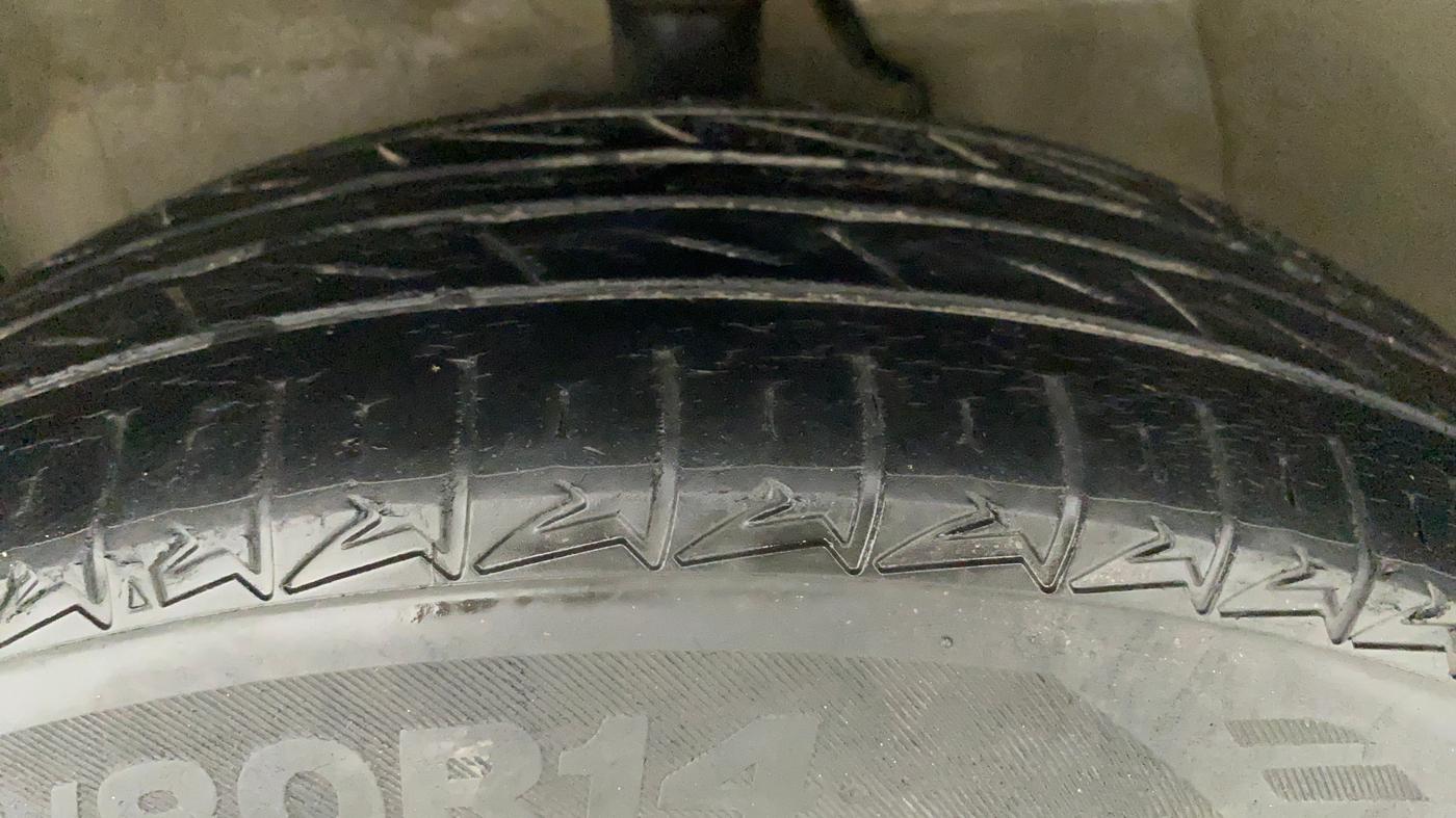 2011 Maruti Swift Dzire VXI, Petrol, Manual, 71,515 km, Left Front Tyre Tread