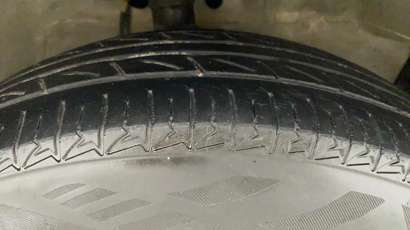 2011 Maruti Swift Dzire VXI, Petrol, Manual, 71,515 km, Right Front Tyre Tread
