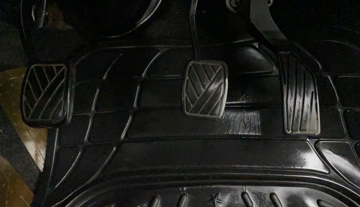 2011 Maruti Swift Dzire VXI, Petrol, Manual, 71,515 km, Pedals