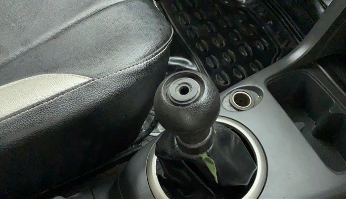 2011 Maruti Swift Dzire VXI, Petrol, Manual, 71,515 km, Gear lever - Knob cover torn
