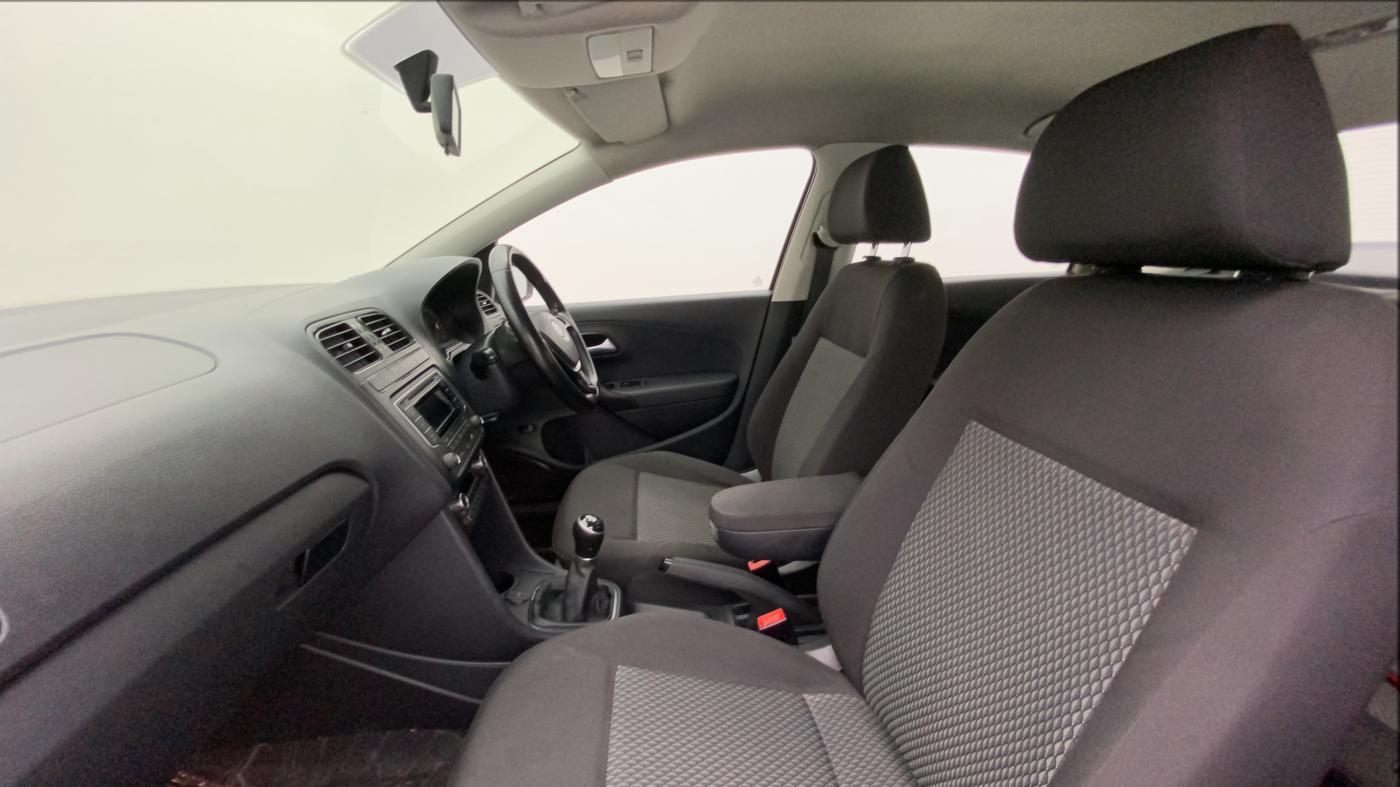 2016 Volkswagen Vento COMFORTLINE MT PETROL, Petrol, Manual, 51,170 km, Right Side Front Door Cabin
