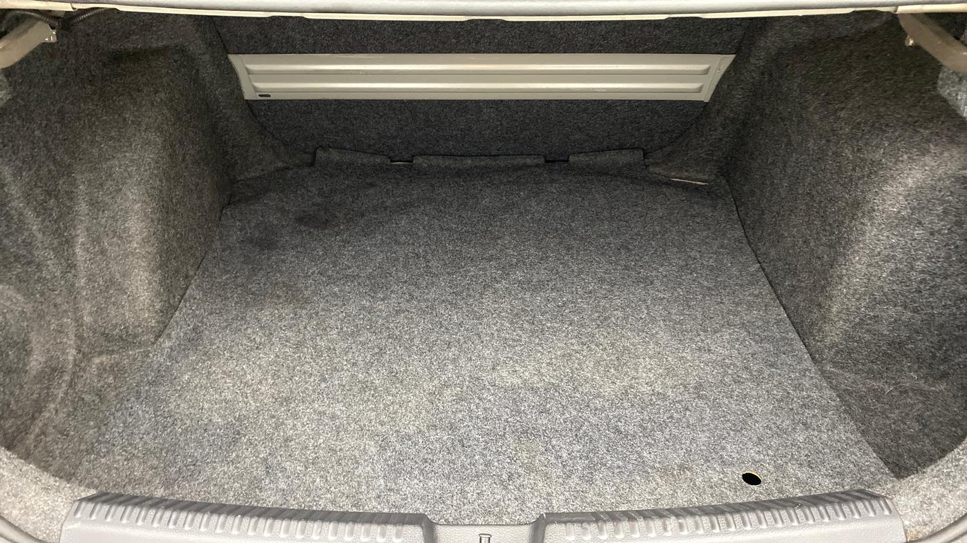 2016 Volkswagen Vento COMFORTLINE MT PETROL, Petrol, Manual, 51,170 km, Boot Inside
