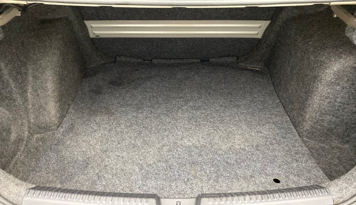 2016 Volkswagen Vento COMFORTLINE MT PETROL, Petrol, Manual, 51,170 km, Boot Inside