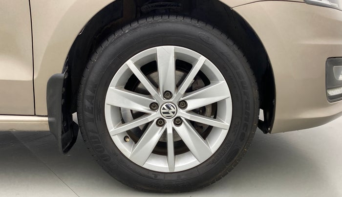 2016 Volkswagen Vento COMFORTLINE MT PETROL, Petrol, Manual, 51,170 km, Right Front Wheel