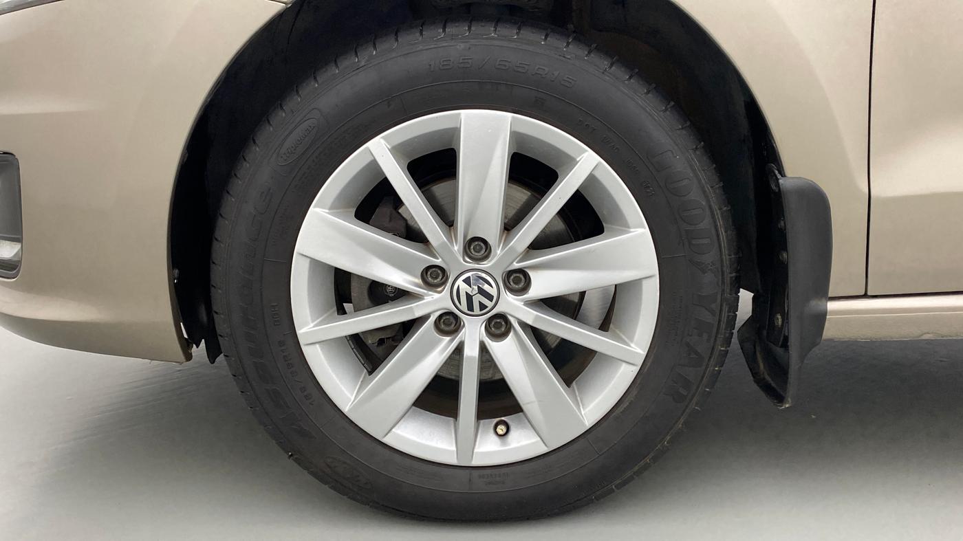 2016 Volkswagen Vento COMFORTLINE MT PETROL, Petrol, Manual, 51,170 km, Left Front Wheel