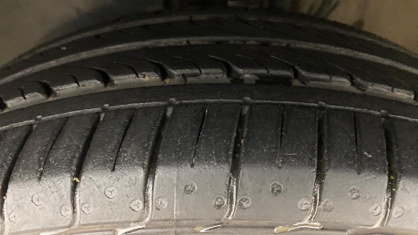 2016 Volkswagen Vento COMFORTLINE MT PETROL, Petrol, Manual, 51,170 km, Left Front Tyre Tread