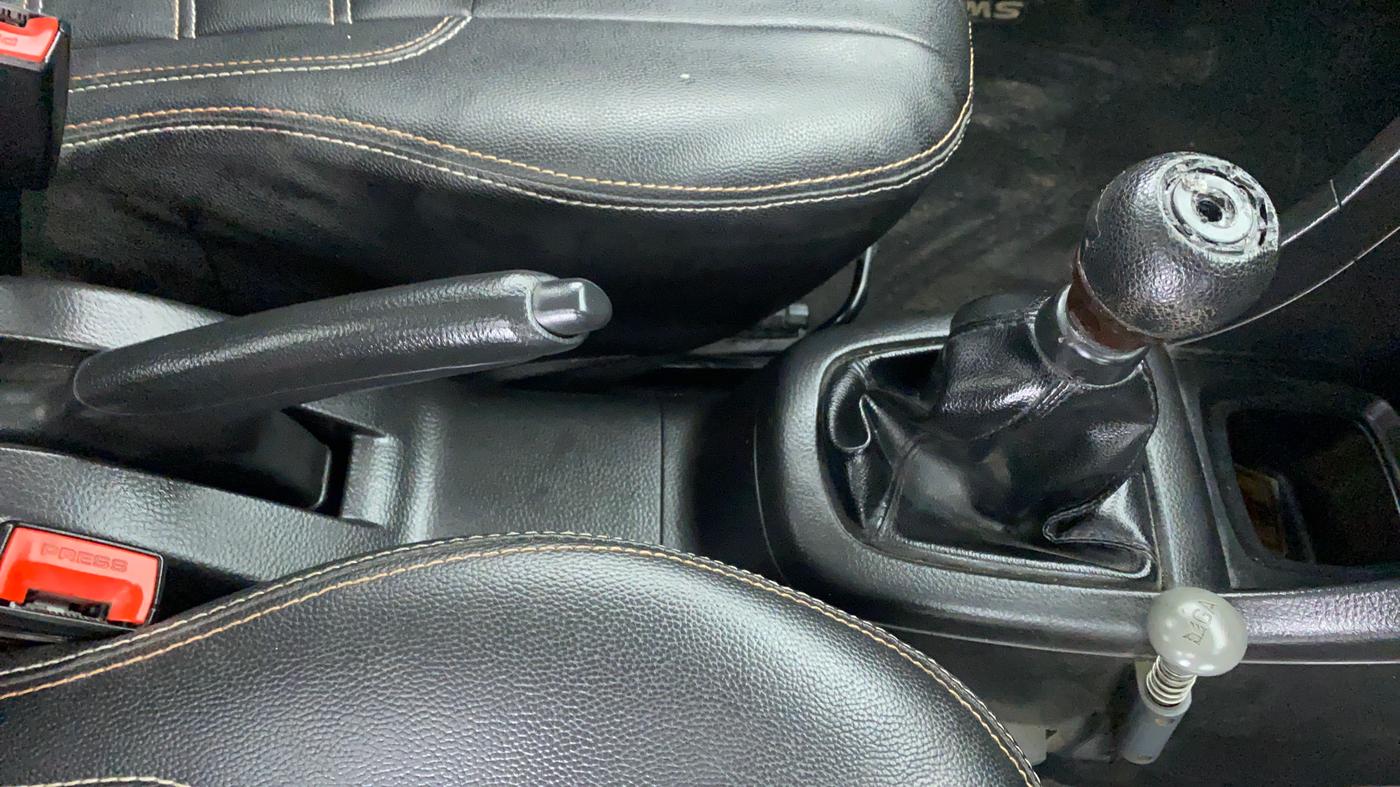 2015 Maruti Swift LXI D, Petrol, Manual, 68,319 km, Gear Lever