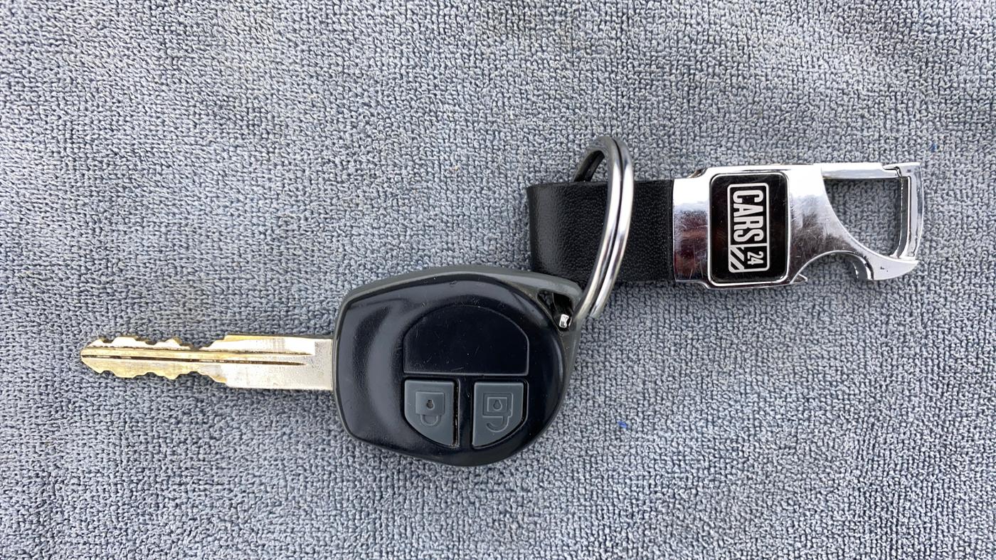 2015 Maruti Swift LXI D, Petrol, Manual, 68,319 km, Key Close Up