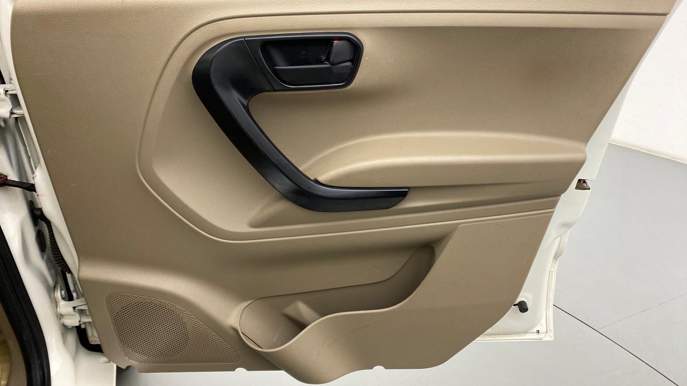 2022 Mahindra BOLERO NEO N 4, Diesel, Manual, 10,228 km, Driver Side Door Panels Control