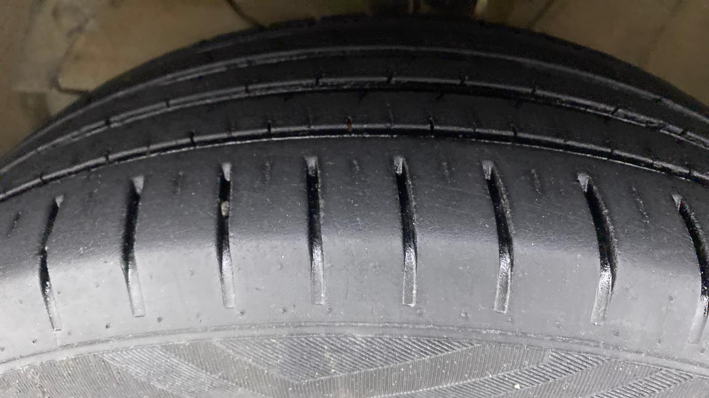 2021 Toyota Glanza G MT PETROL, Petrol, Manual, 39,586 km, Left Front Tyre Tread