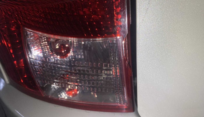 2016 Mahindra XUV500 W6 4X2, Diesel, Manual, 78,794 km, Left tail light - Minor damage