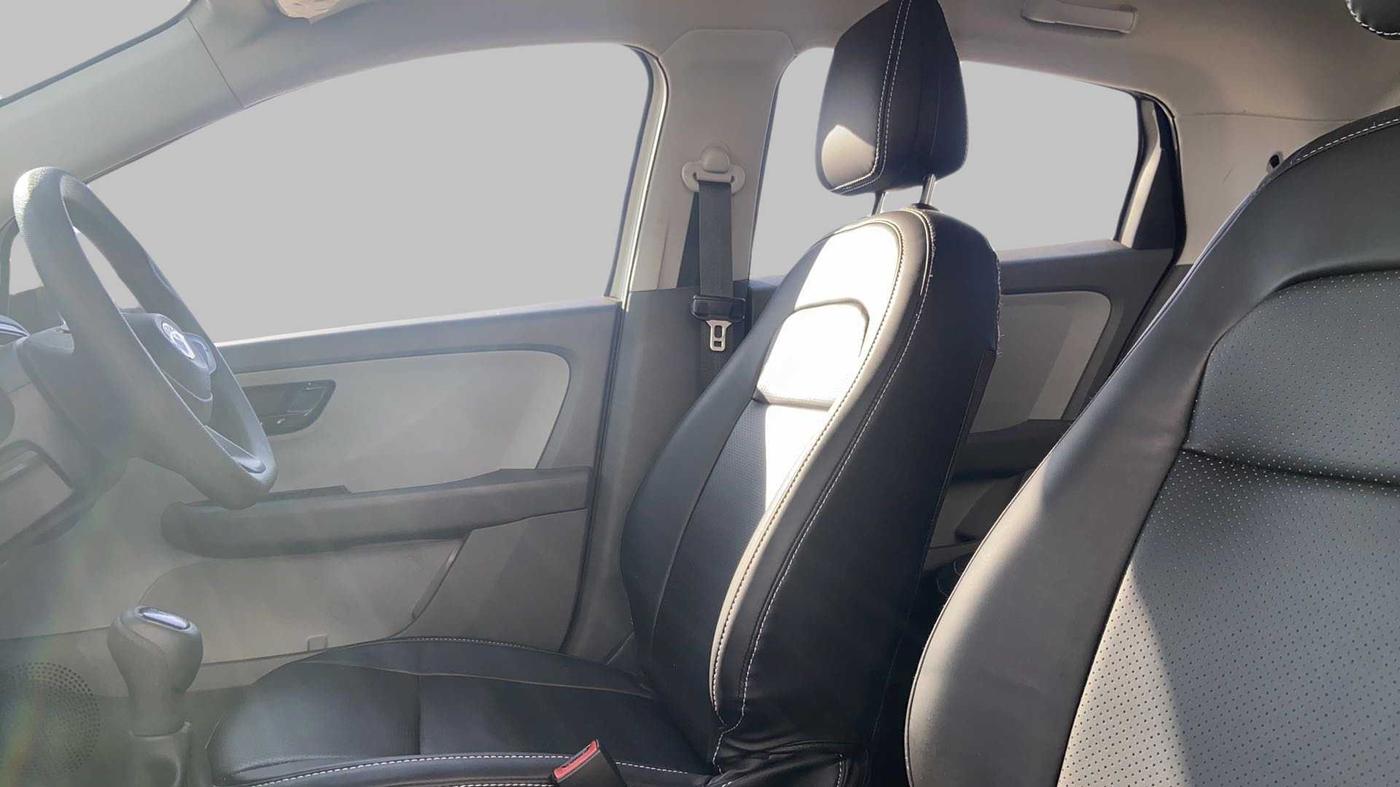 2021 Tata ALTROZ XE 1.2, Petrol, Manual, 10,313 km, Right Side Front Door Cabin