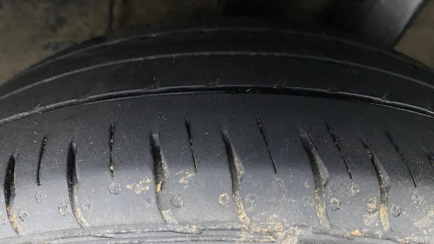2020 Hyundai AURA SX PETROL, Petrol, Manual, 26,203 km, Left Rear Tyre Tread