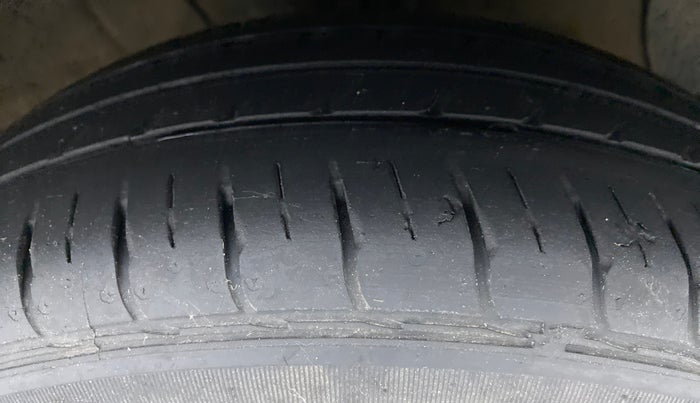 2020 Hyundai AURA SX PETROL, Petrol, Manual, 26,203 km, Right Front Tyre Tread