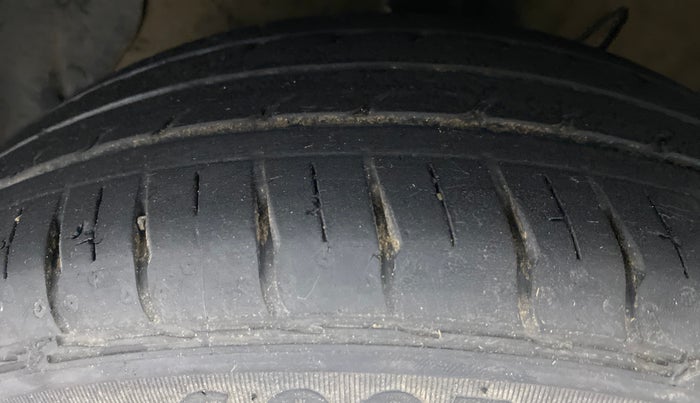2020 Hyundai AURA SX PETROL, Petrol, Manual, 26,203 km, Left Front Tyre Tread