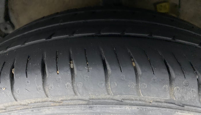 2020 Hyundai AURA SX PETROL, Petrol, Manual, 26,203 km, Right Rear Tyre Tread