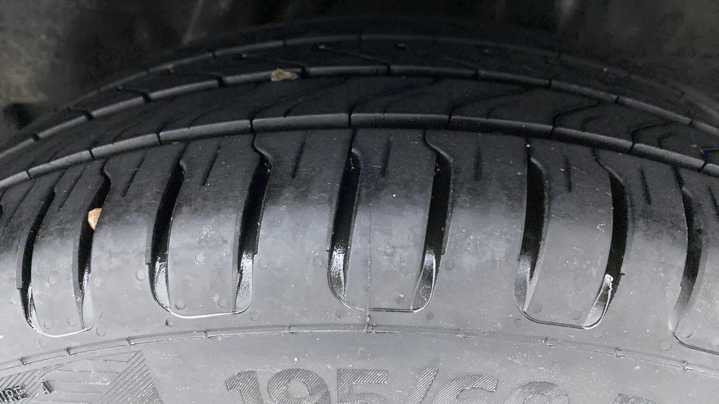 2016 Honda City V MT PETROL, Petrol, Manual, 60,441 km, Left Rear Tyre Tread