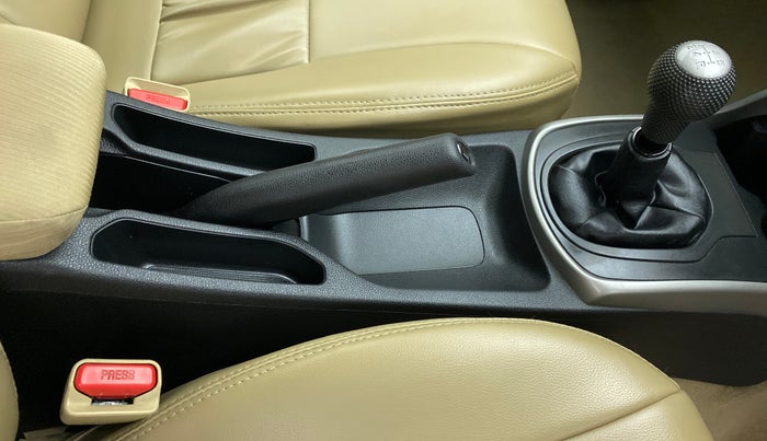 2016 Honda City V MT PETROL, Petrol, Manual, 60,441 km, Gear Lever