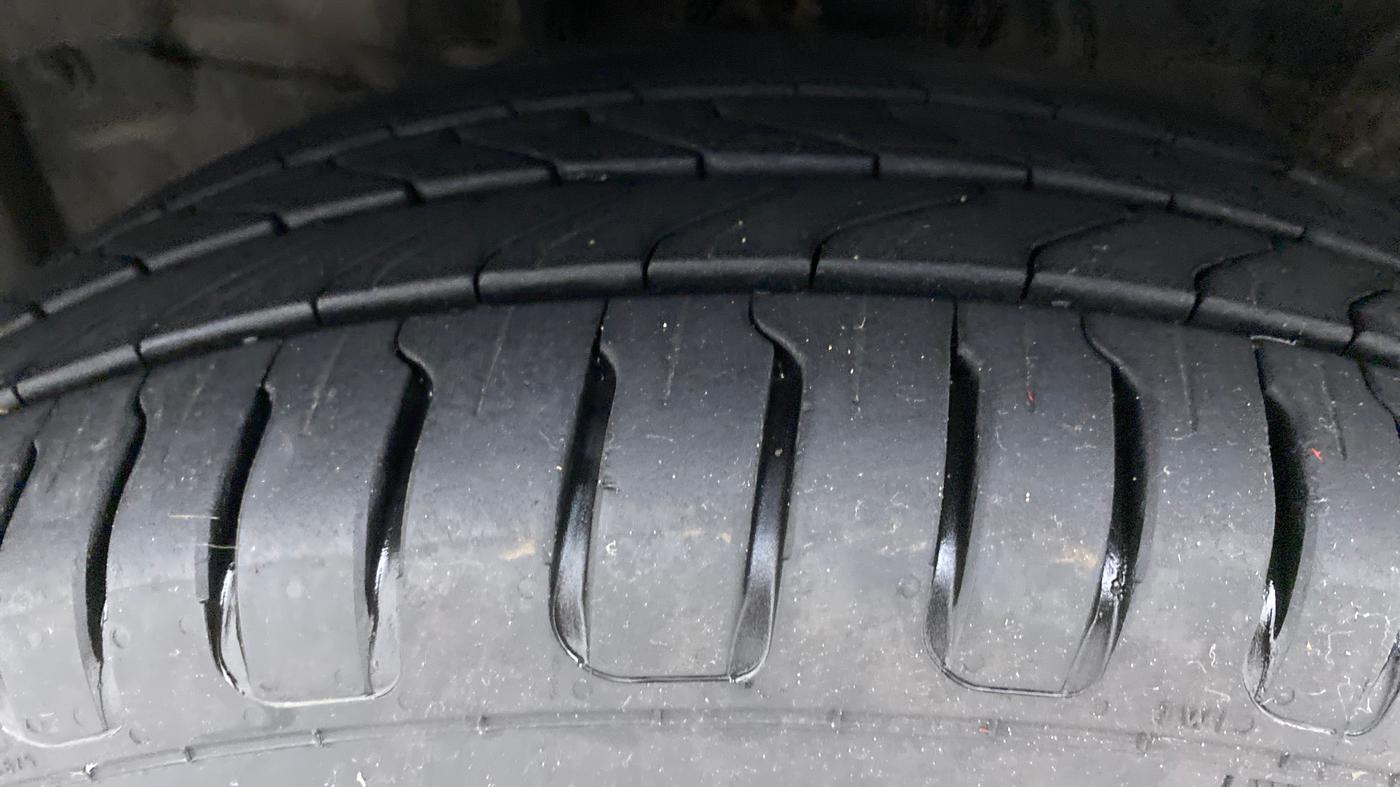2016 Honda City V MT PETROL, Petrol, Manual, 60,441 km, Left Front Tyre Tread