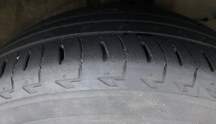 2017 Honda WR-V 1.2 i-VTEC VX MT, Petrol, Manual, 99,944 km, Right Front Tyre Tread