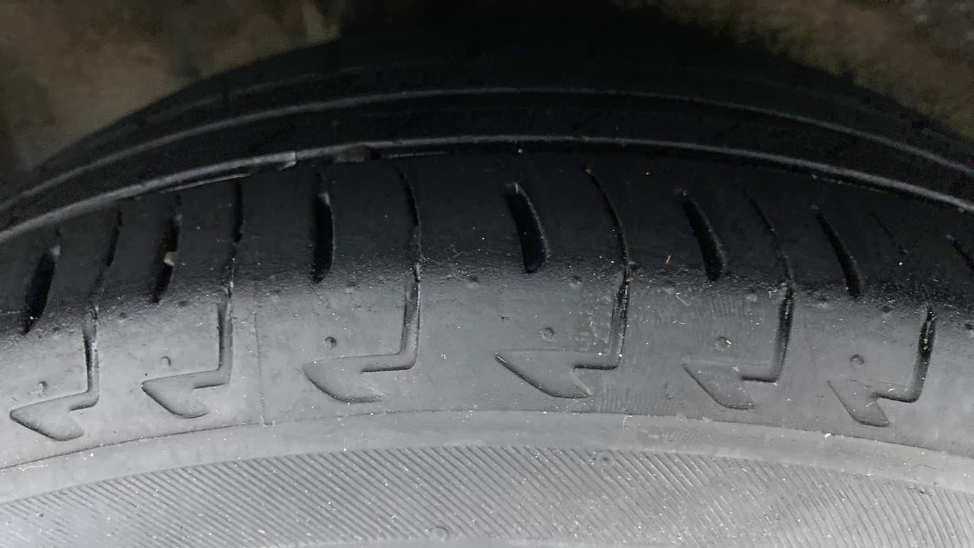 2017 Honda WR-V 1.2 i-VTEC VX MT, Petrol, Manual, 99,944 km, Right Rear Tyre Tread