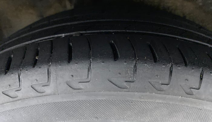 2017 Honda WR-V 1.2 i-VTEC VX MT, Petrol, Manual, 99,944 km, Right Rear Tyre Tread