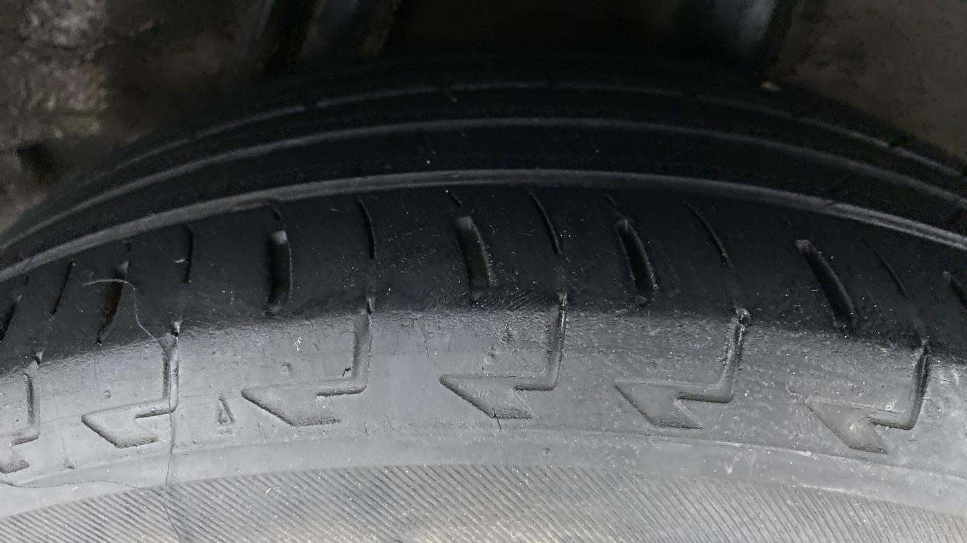2017 Honda WR-V 1.2 i-VTEC VX MT, Petrol, Manual, 99,944 km, Left Rear Tyre Tread