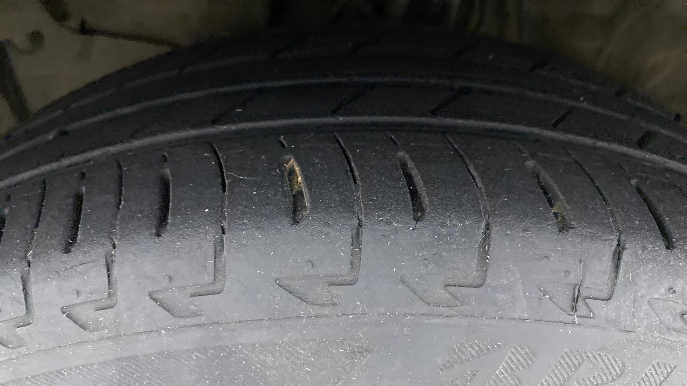 2017 Honda WR-V 1.2 i-VTEC VX MT, Petrol, Manual, 99,944 km, Left Front Tyre Tread