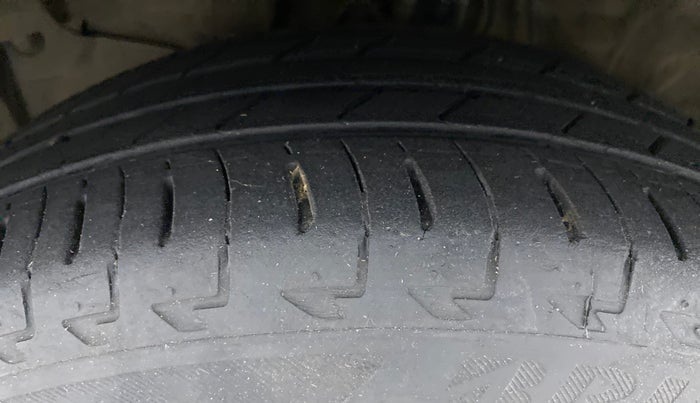 2017 Honda WR-V 1.2 i-VTEC VX MT, Petrol, Manual, 99,944 km, Left Front Tyre Tread