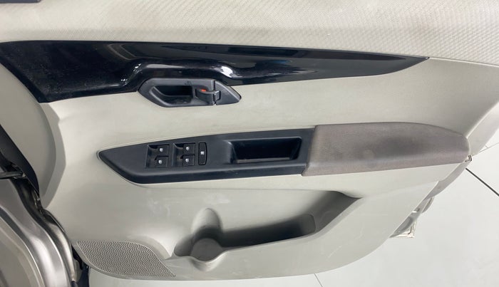 2016 Mahindra Kuv100 K6 6 STR, Petrol, Manual, 43,713 km, Driver Side Door Panels Control
