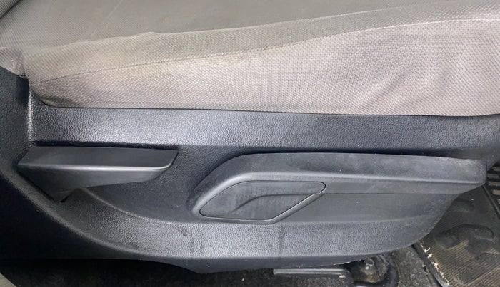 2016 Mahindra Kuv100 K6 6 STR, Petrol, Manual, 43,713 km, Driver Side Adjustment Panel