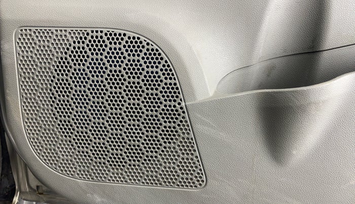 2016 Mahindra Kuv100 K6 6 STR, Petrol, Manual, 43,713 km, Speaker