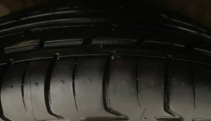 2014 Hyundai i10 MAGNA 1.1, Petrol, Manual, 48,561 km, Right Rear Tyre Tread