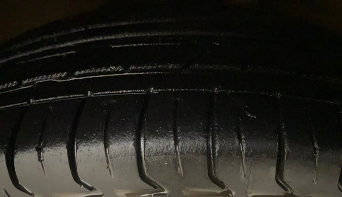 2014 Hyundai i10 MAGNA 1.1, Petrol, Manual, 48,561 km, Right Front Tyre Tread