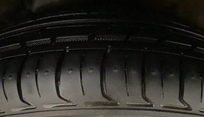 2014 Hyundai i10 MAGNA 1.1, Petrol, Manual, 48,561 km, Left Rear Tyre Tread