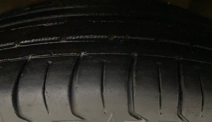 2014 Hyundai i10 MAGNA 1.1, Petrol, Manual, 48,561 km, Left Front Tyre Tread