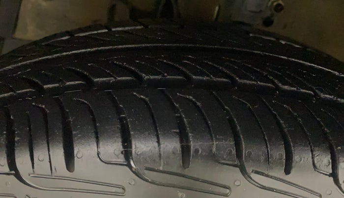 2017 Maruti Swift VDI ABS, Diesel, Manual, 1,08,722 km, Left Front Tyre Tread