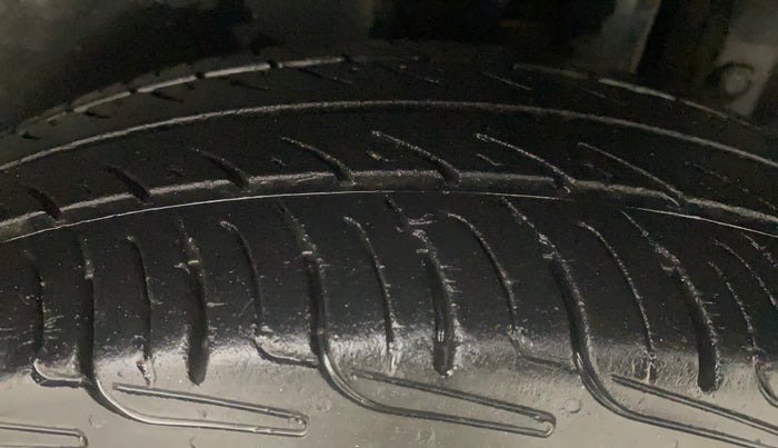 2017 Maruti Swift VDI ABS, Diesel, Manual, 1,08,722 km, Left Rear Tyre Tread